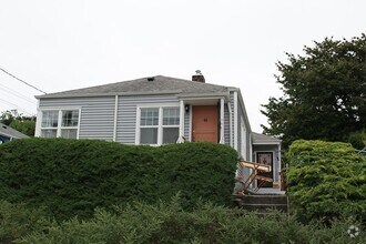 Building Photo - RENOVATED BALLARD 3 BED, 2 BATH DUPLEX UNI...