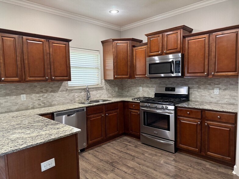 Building Photo - 1220 Andrews Dr