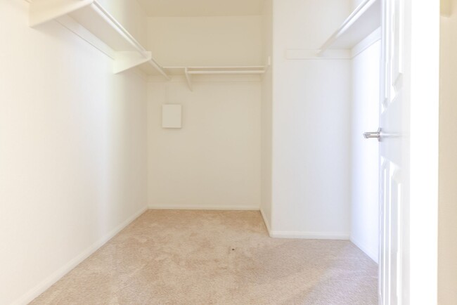 Building Photo - Stunning 4-Bedroom Home for Rent in Brawley!