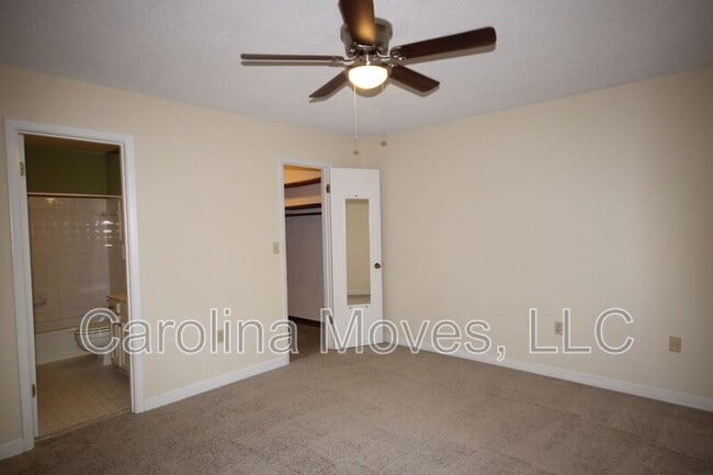 Building Photo - 324 Skylark Cir