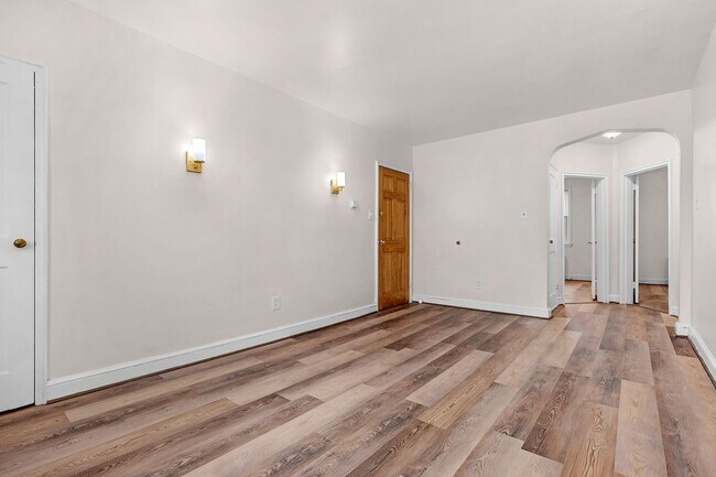 Building Photo - 3706 W Franklin St