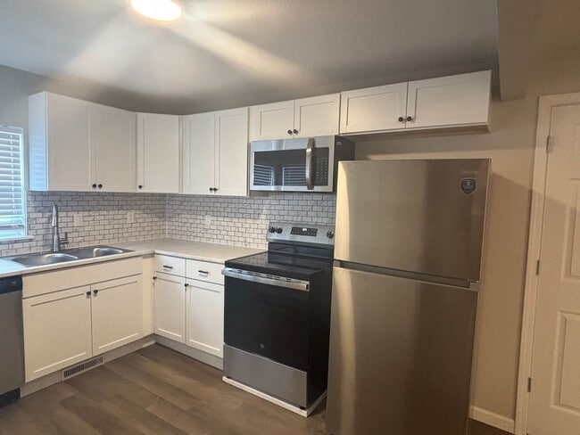 Building Photo - Fabulous 2 Bedroom 1.5 Bathroom House
