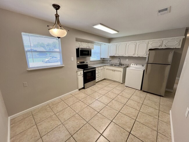 Building Photo - 4204 Bowling Green St