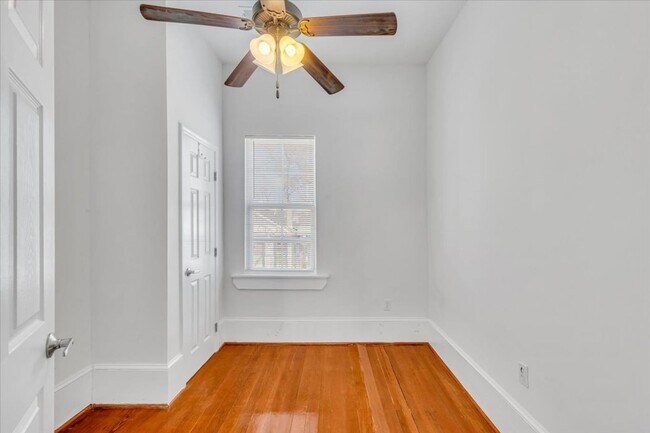 Building Photo - Beautiful 4 bedroom home downtown