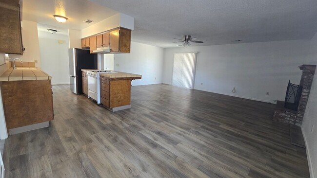 Building Photo - 3 BR 2 BA