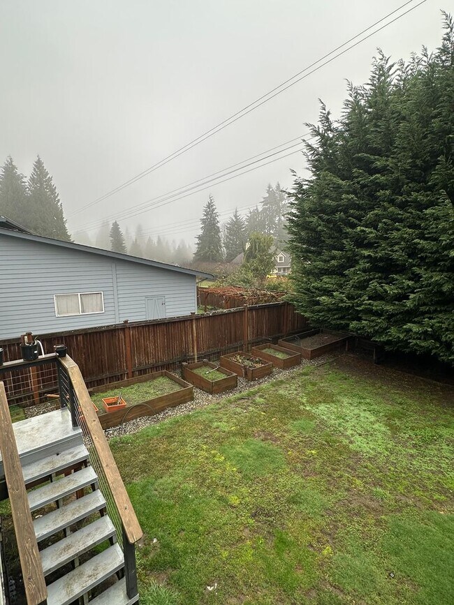 Building Photo - Beautiful 4 Bedroom 3 Bathroom Home in Everett!