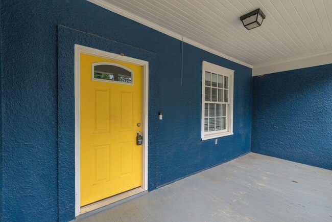 Building Photo - 2056 McDowell St