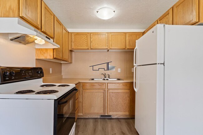 Building Photo - 350 E 4850 S