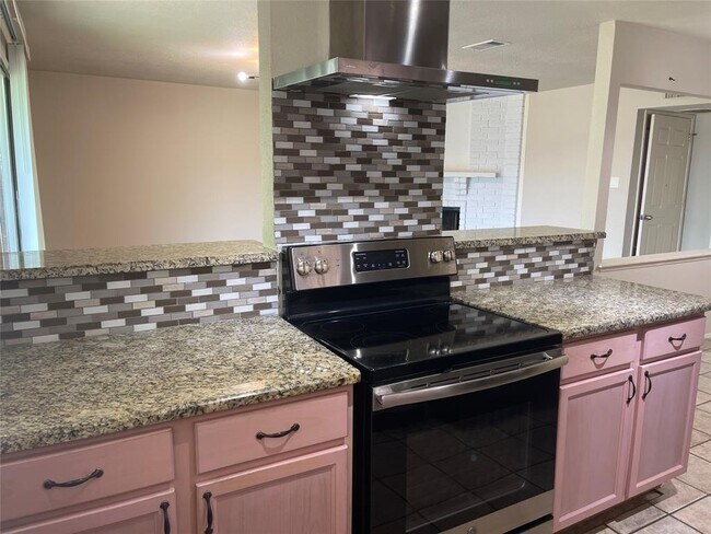 Building Photo - 630 Valley View Dr