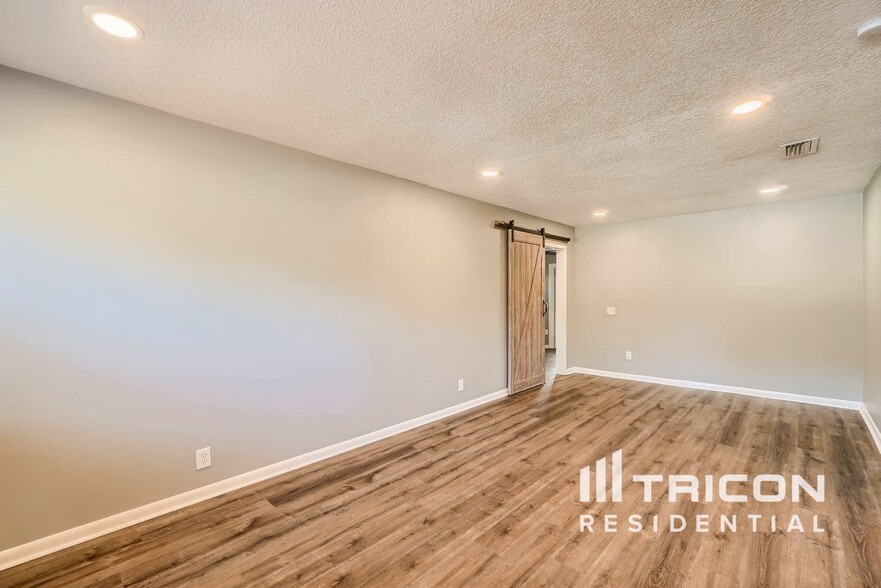 Building Photo - 348 Barbara Cir