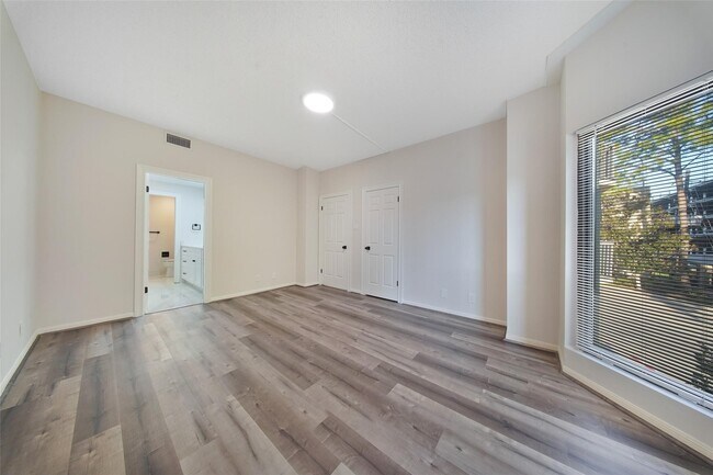 Building Photo - 661 Bering Dr