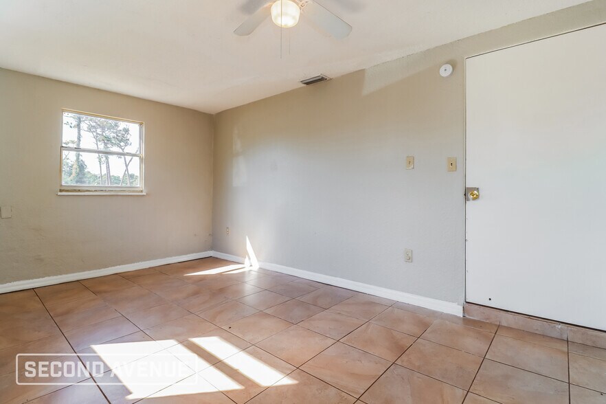 Building Photo - 9547 Starkey Rd