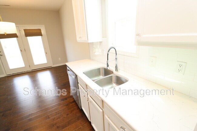 Building Photo - 84 Fairview St