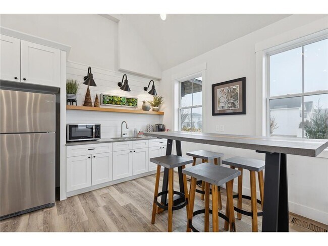 Building Photo - 8689 Deerwood Ln N