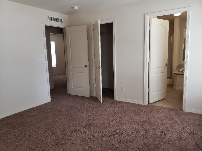 Building Photo - 2828 Elm Ave