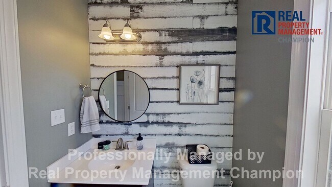 Building Photo - Gorgeous 4 BD/3.5 BA Executive Home w/Spacious Fenced Yard