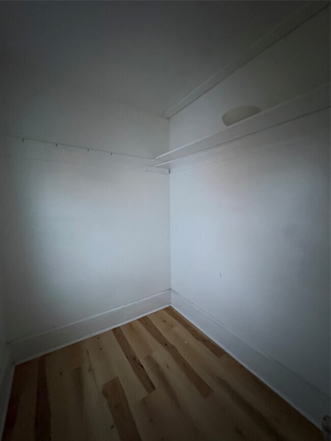 Building Photo - 519 E Main St