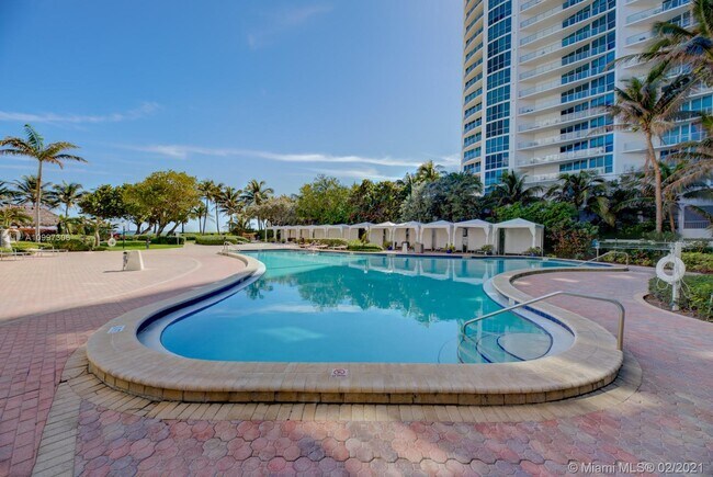 Building Photo - 3001 S Ocean Dr
