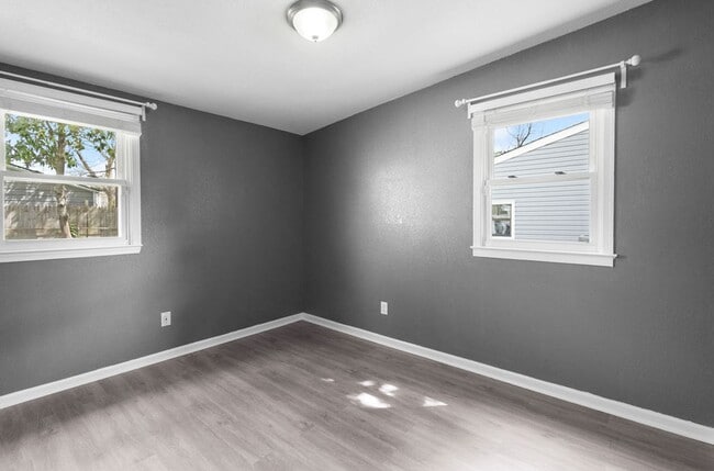 Building Photo - 3 Bed 1 Bath Home for Rent in Chesapeake