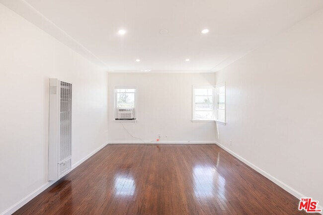 Building Photo - 1533 Meadowbrook Ave