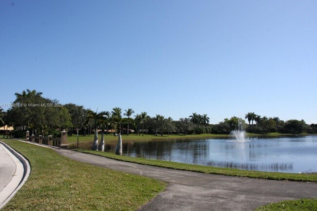 Building Photo - 1084 Golden Cane Dr