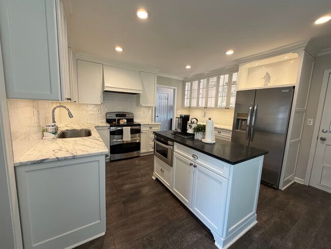 Building Photo - 1565 Dexter Run W