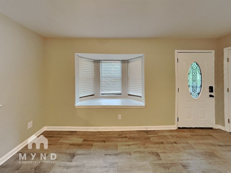 Building Photo - 467 Camelot Pkwy