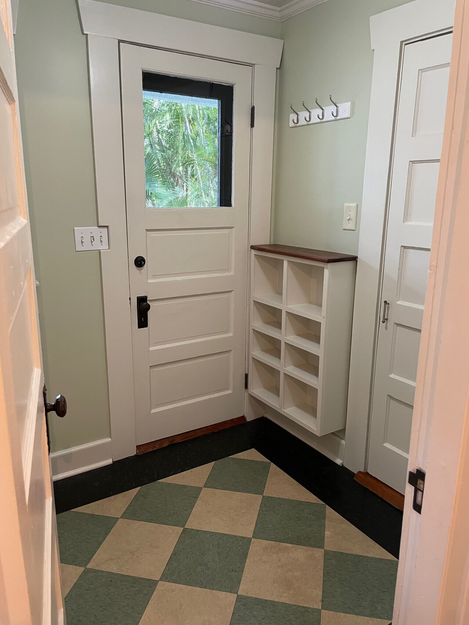 Laundry Room exit into back porch - 2114 W Marjory Ave