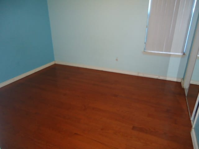 Building Photo - 2403 Hemlock Dr