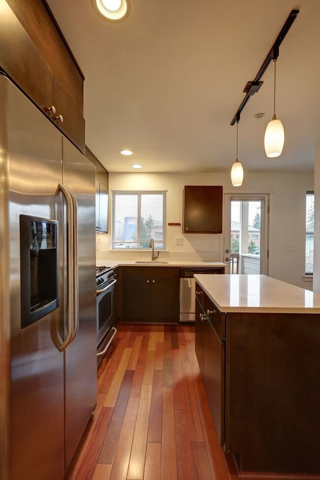 Building Photo - Elegant 2 Bedroom/1 Bath Town Home in Perf...