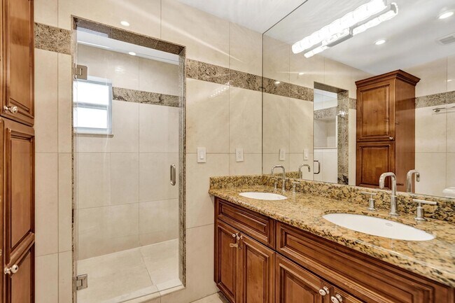 Building Photo - 1145 NE 12th Ave