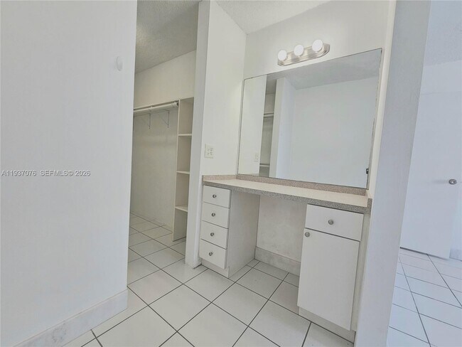 Building Photo - 1225 NE 124th St