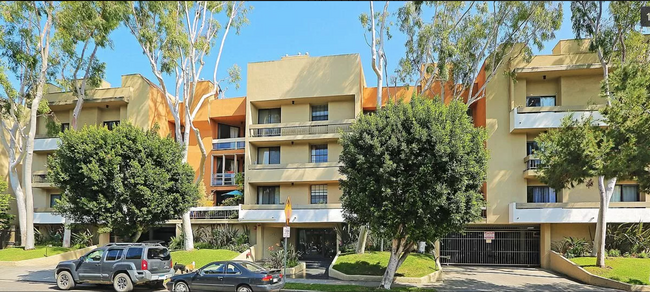 Building Photo - 740 N Kings Rd