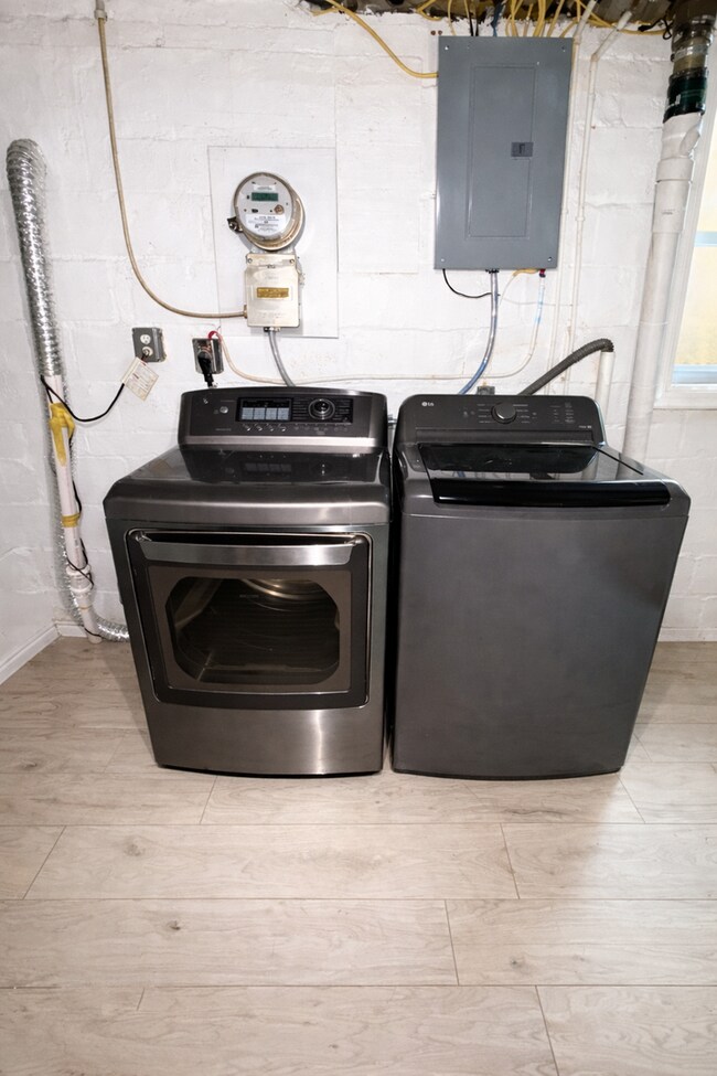 Building Photo - Renovated Home with Modern Kitchen, Basement & Natural Light