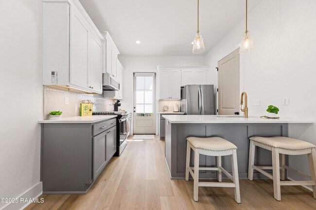 Building Photo - 206 Steiner Oaks