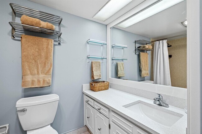 Building Photo - 3151 S Palm Aire Dr