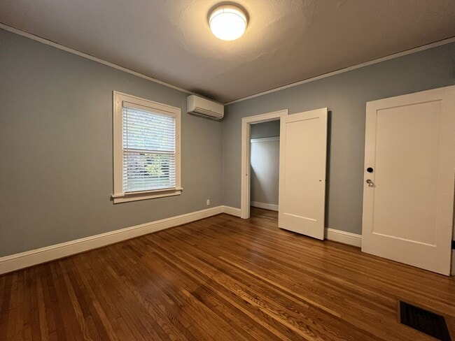 Building Photo - Charming 4-Bedroom Portland Home with Spac...