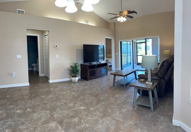 Building Photo - 2623 Magdalina Dr