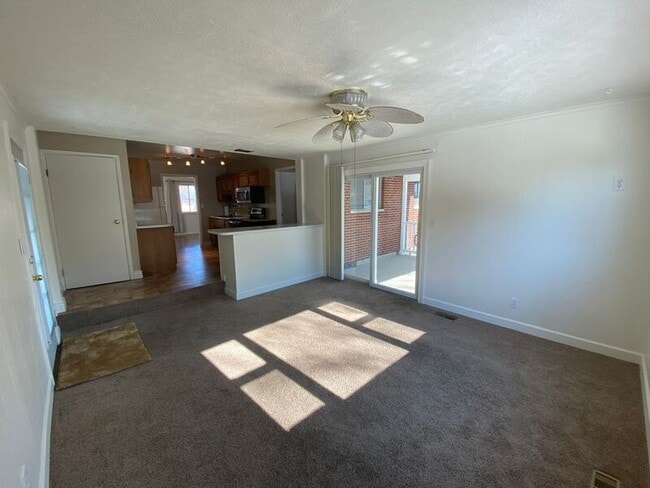 Building Photo - 2902 Armen Ave