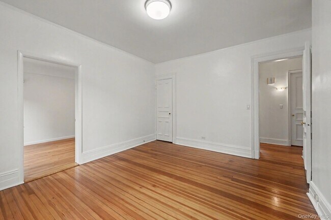 Building Photo - 242 Mayflower Ave