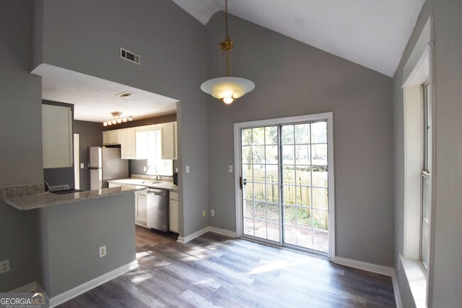 Building Photo - 700 S Fairfield Dr