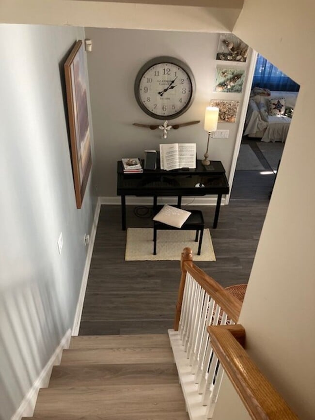 Building Photo - Stunning 3 - Bedroom 2.5 - Bath Townhome -...