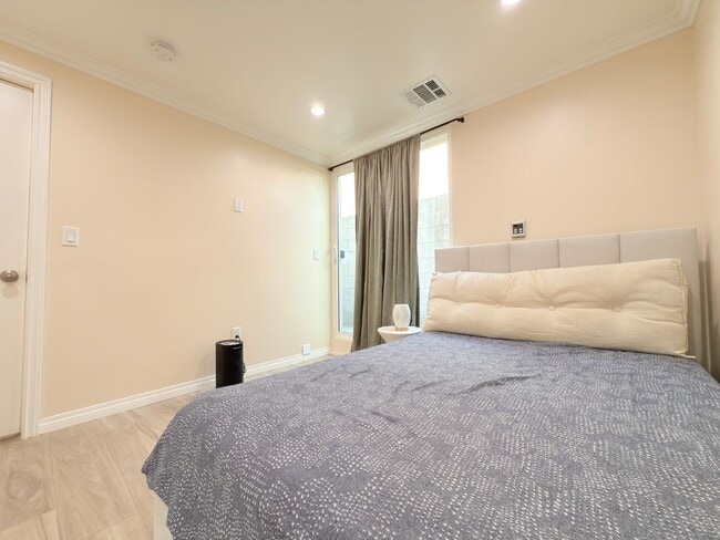Building Photo - Wonderful 1 Bed + 1 Bath ADU