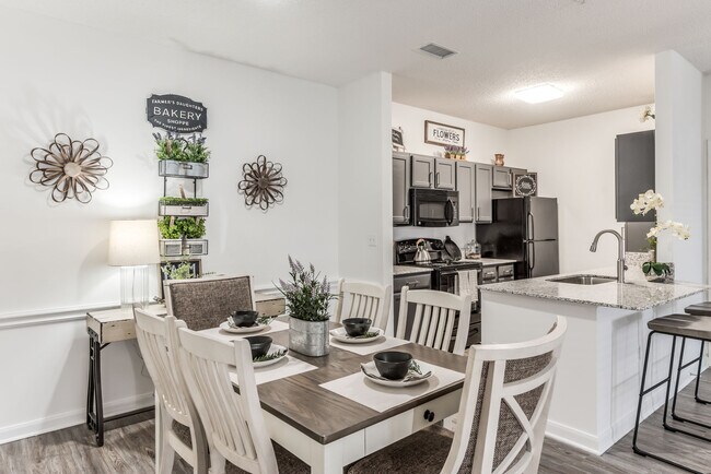 Building Photo - Luxury Living in Spring! 2/2 Apt ~