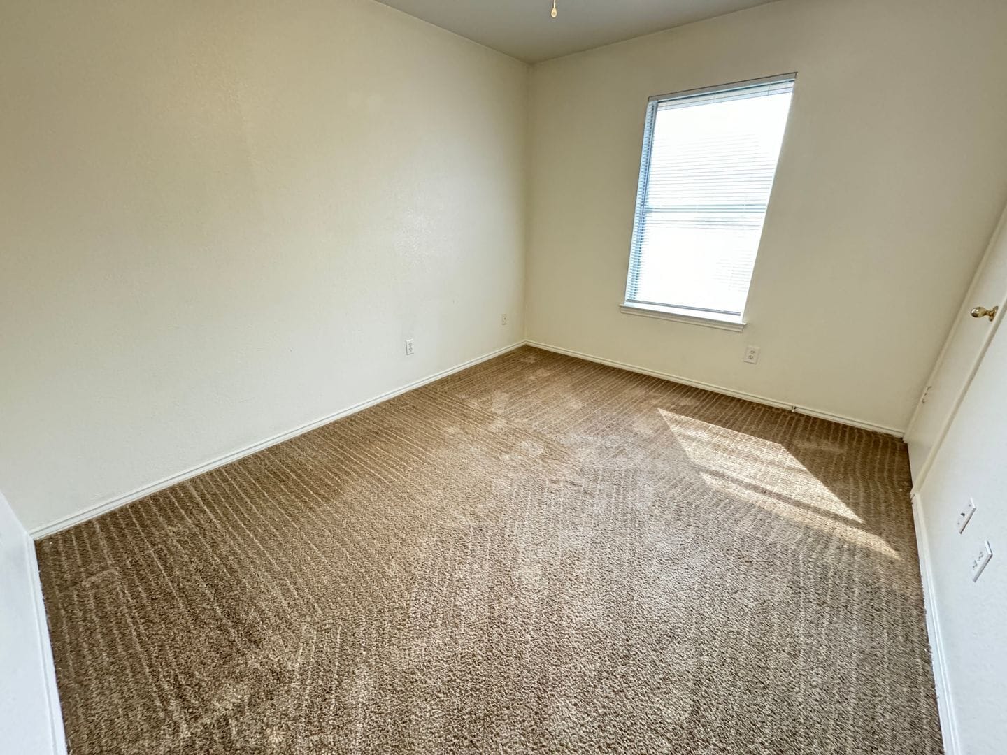 Building Photo - 1605 Benttree Dr