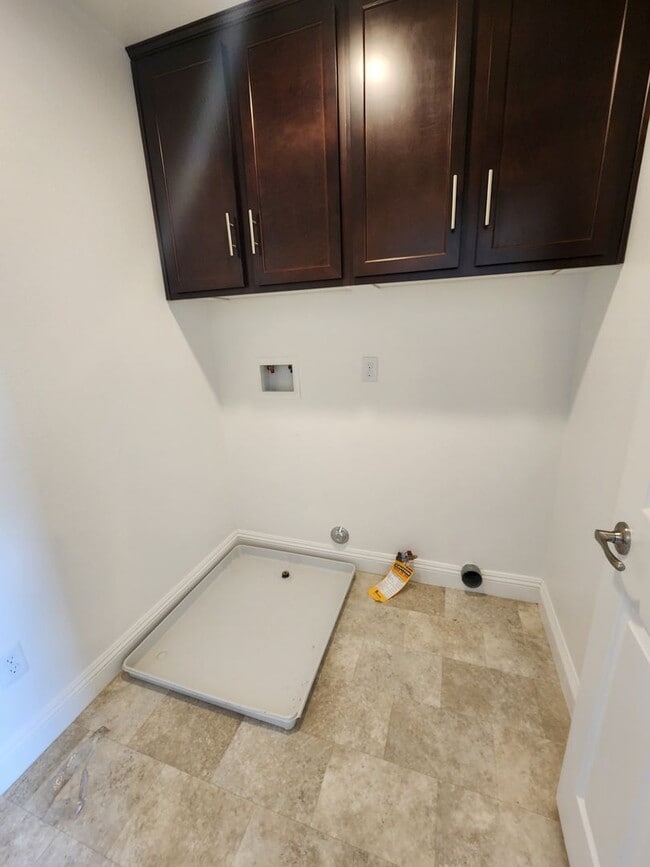 Building Photo - 231 Ninos Dr