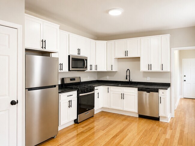 Building Photo - 2501 E Fayette St