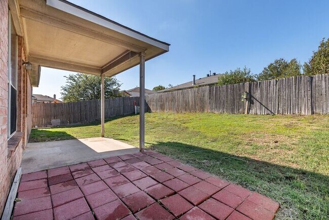 Building Photo - 4 Bedroom/2 Bathroom HOME FOR LEASE! Just ...
