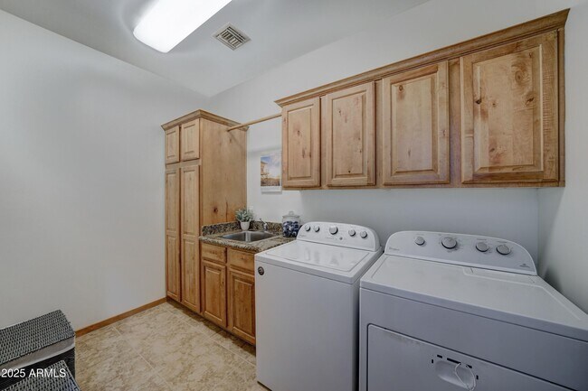 Building Photo - 6502 N 81st Pl