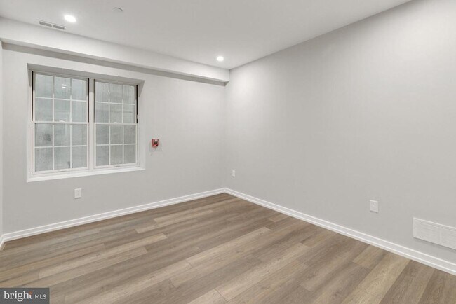 Building Photo - 752 S 16th St